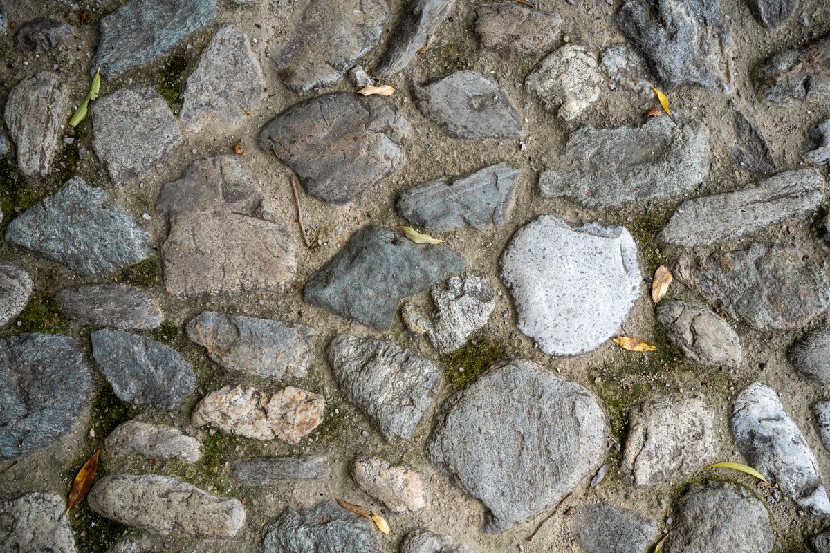 YeHangHarry's tweet image. A concrete&amp;amp;mud wall with cobblestones, photo reference 
Shot by me via Sony a7r4 at 云南 
#EnvironmentArt #TextureReference