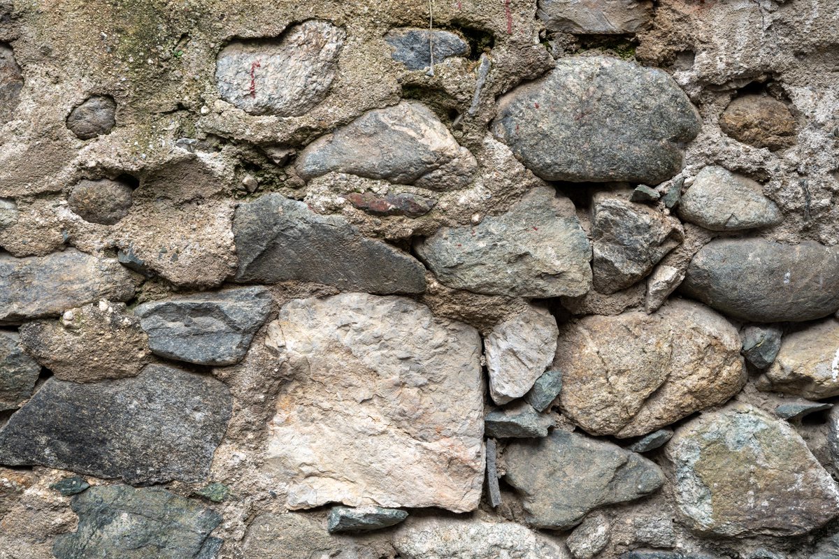 YeHangHarry's tweet image. A concrete&amp;amp;mud wall with cobblestones, photo reference 
Shot by me via Sony a7r4 at 云南 
#EnvironmentArt #TextureReference