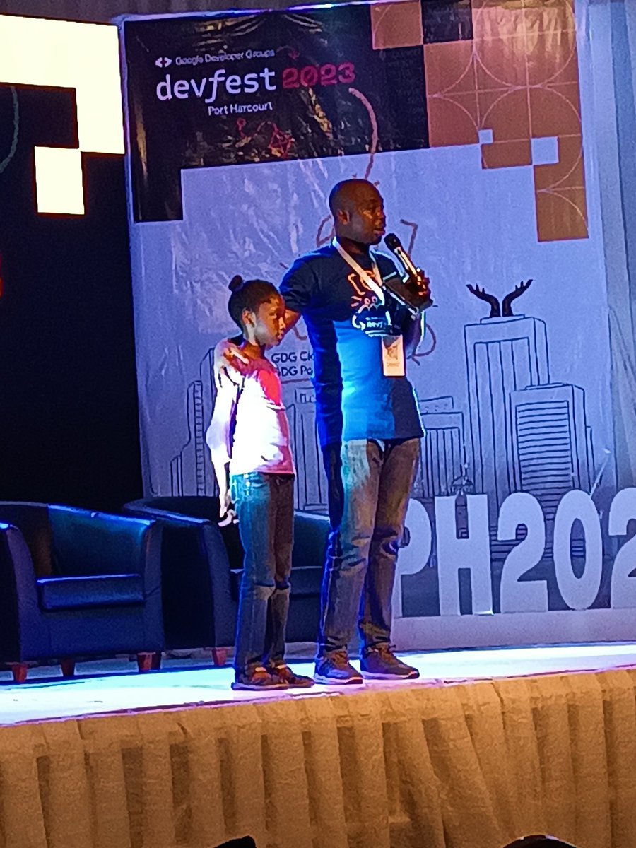Maroafenogho's tweet image. 9 year old python developer here at #DevFestPH2023 

#DevFest2023 #DevFestPortHarcourt #gdgcloudph @gdgcloudph