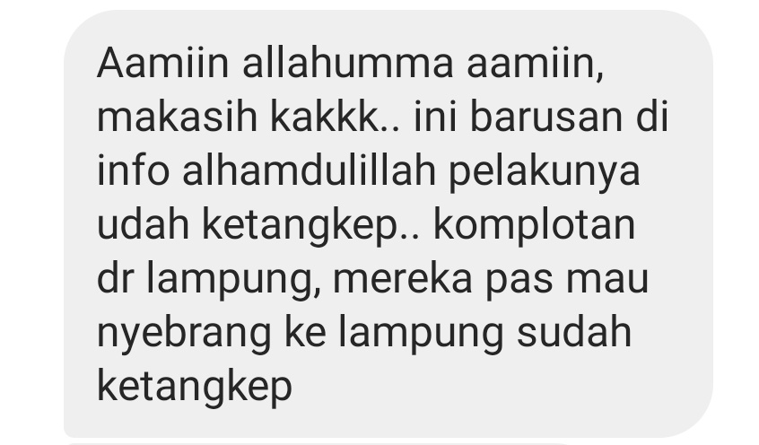 adnardn's tweet photo. Almarhum ninggalin istri dan anaknya yg masih umur 1 tahunan.

Dari kabar terakhir, katanya para pelaku udah ditangkep dan emang komplotan Lampung.

Hati-hati ya guys.
Banyak orang gila di luar sana. Sebisa mungkin ketemu orang baru di tempat yg kita kenal atau bareng temen. https://t.co/146th7CW0T