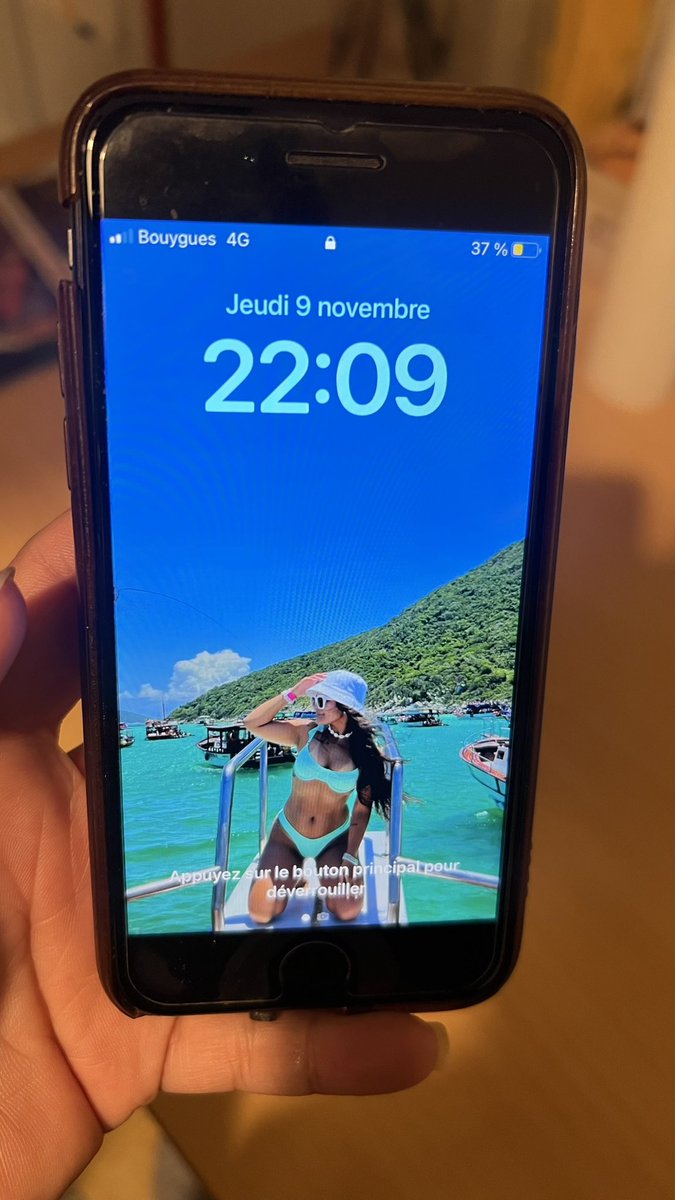 pam_gomes_'s tweet photo. O protetor de tela do meu namorado 😂 https://t.co/vkgYZMiVJc