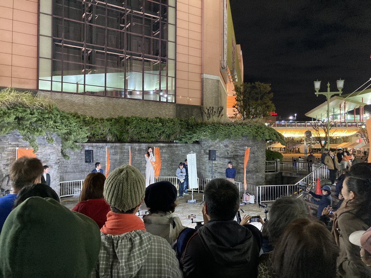 Sansei_Kanagawa's tweet photo. マイクを使った活動も本当に最後❗️

「さの るみ」本人、最後の訴えです🎤

#海老名
#海老名市議会議員選挙 https://t.co/bX1Mm9jdrk