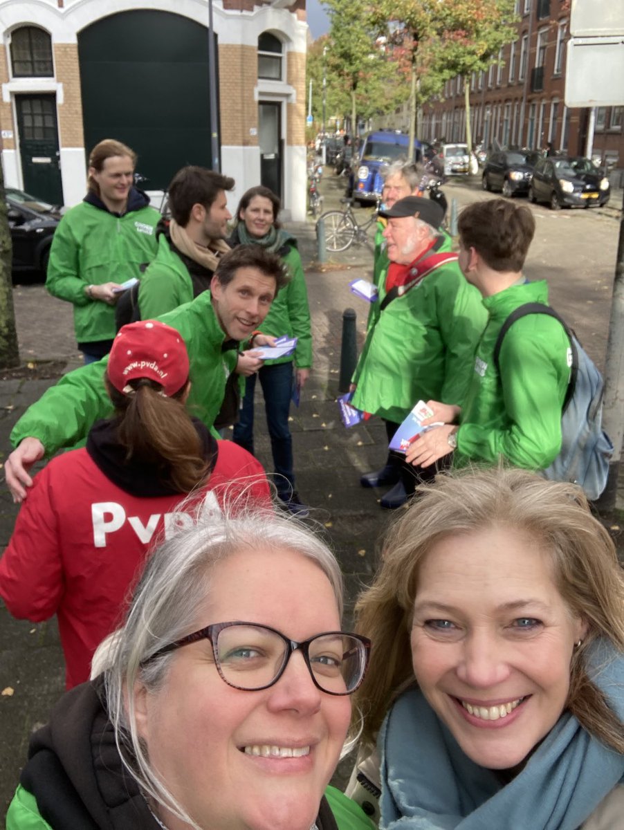 judithbokhove's tweet photo. Groen-Rode golf door de straten van Rotterdam! #hetmoetanders #samenkanhet @Postma_Jeroen #29 https://t.co/1py4hfEt6w