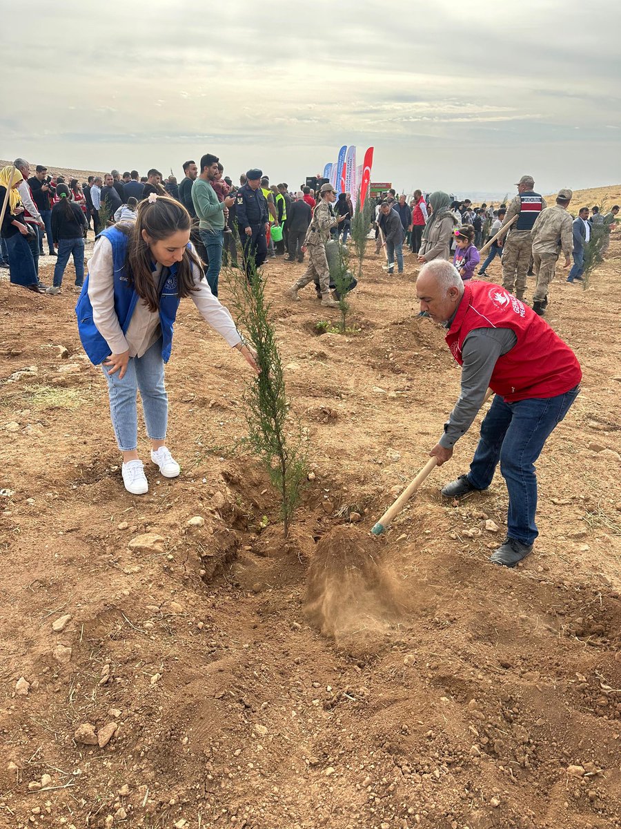 11 Kasım Milli Ağaçladırma Gününde “Geleceğe Nefes Cumhuriyete Nefes” olmak için fidan dikme etkinliğine katıldık.🌲🌳🌲
<a href="/OA_BAK/">Dr. Osman Aşkın Bak</a>

#GSBGM
#YeşilBeceriler
#GeleceğeNefesCumhuriyeteNefes