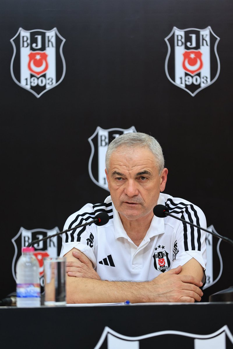 Rıza Çalımbay: “Beşiktaş'a geldiğim için mutluyum. ‘Durumumuz iyi değil’ dediler, ‘Sorun değil’ dedim. ‘Yapar mıyız hocam?’ dediler, ben de ‘Yaparız’ dedim.”