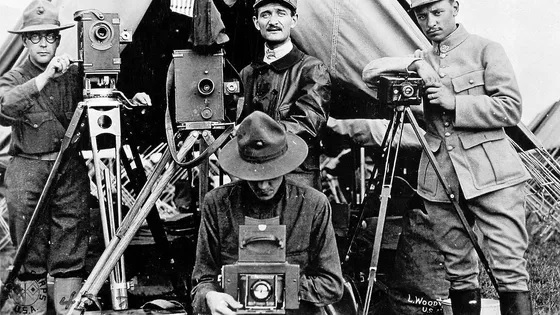 XavierMauduit's tweet photo. Quoi de neuf sur la Première Guerre mondiale ?
#11Novembre

4 épisodes dans Le Cours de l'histoire sur @franceculture [PODCAST] #podcast

Une guerre des images ?
L’expérience enfantine de la guerre
Un désir de neutralité
Reconstruire et raconter

👉https://t.co/YEGqyLJdjH https://t.co/V7IpcZYjX1