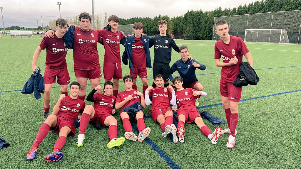 Gran victoria de nuestro equipo juvenil RECARPA ante el <a href="/cdg_gamonal/">C.D. Groggys's Gamonal</a> juvenil "b" por 1 a 2, remontando en una mañana fresquita. Enhorabuena por el esfuerzo y la superación en cada semana.