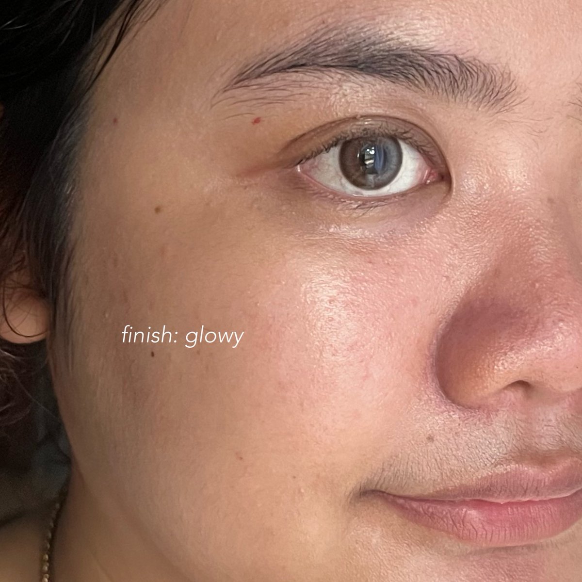 queerisy's tweet image. brand lokal ngeluarin sunscreen yang finishnya bikin muka kelihatan healthy skin glowing dan gak kalah sama sunscreen luar. 

gak whitecast, kalau kena air atau keringet gak perih di mata, teksturnya ringan banget kaya pakai moisturizer. pls 10000/10 for me! 👌🏻