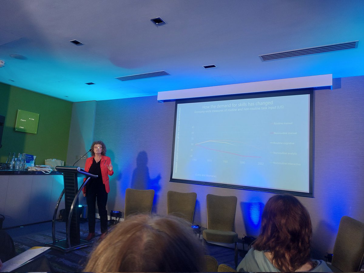 A rousing call to action this morning from our key note speaker Professor Deirdre Butler from @DCU about how we manage the speed of change in the digitalisation of education. Thank you so much for this. Inspiring! #etwinning @Leargas_etwinn @Leargas #europeaneducationarea