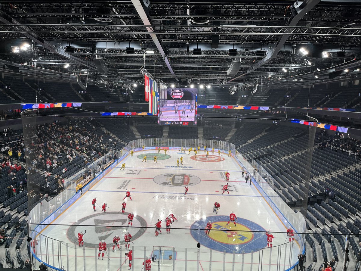 Tre Kronor-Schweiz i Tammerfors. Publiken till vänster