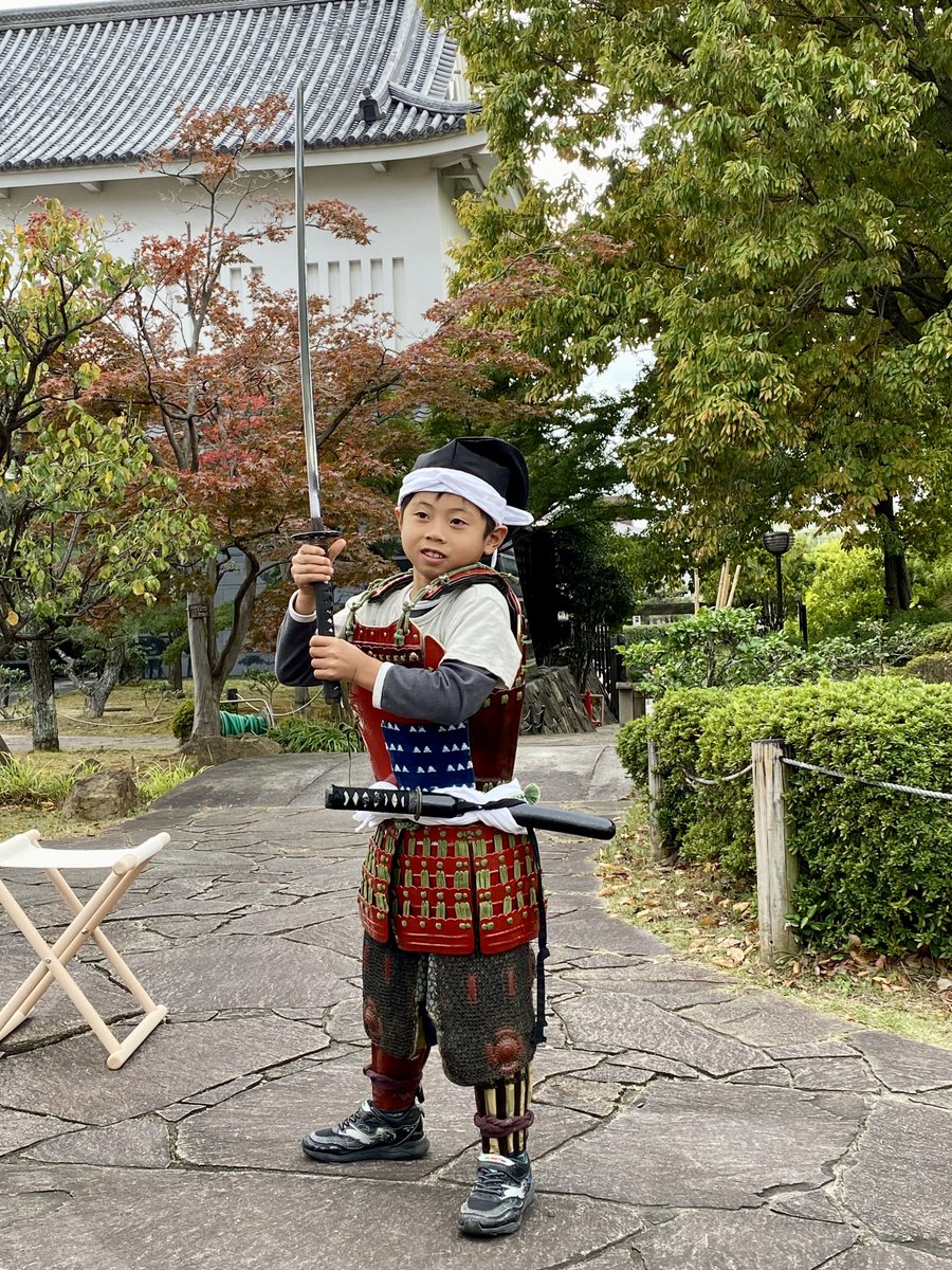2023年11月12日（日） 
#長岡京 #ガラシャ祭 にて、 #祭甲会 による甲冑着装体験会＋居合演武を行います。 

本日は #勝竜寺城公園 でプレ着装体験会を行いました。

明日、お近くの方はぜひ遊びに来てください💪😘