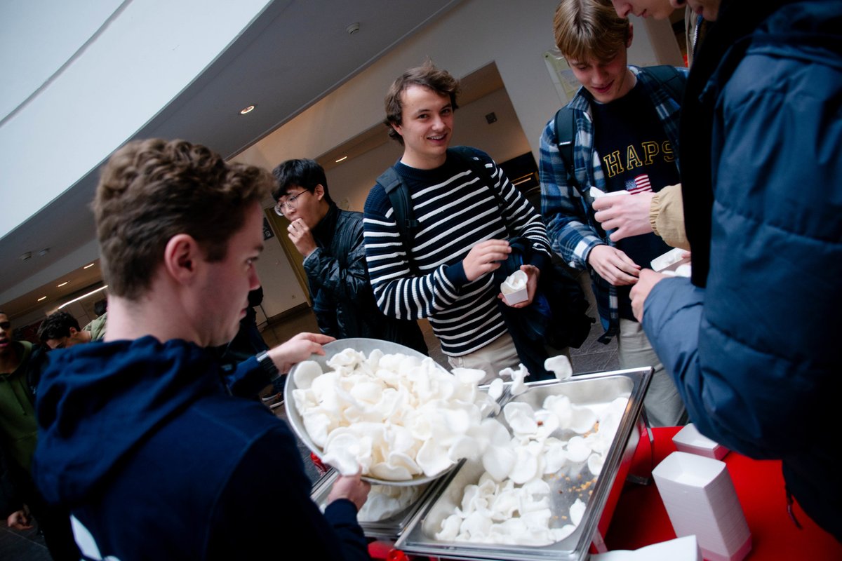 Go Global flavours

Studying abroad is much more than taking classes on the move. Above all, it is immersion in a new culture. Food is an essential part of culture. During KU Leuven's Go Global week (6 to 10 November), Group T Campus served up a taster.

#GoGlobal #kuleuven