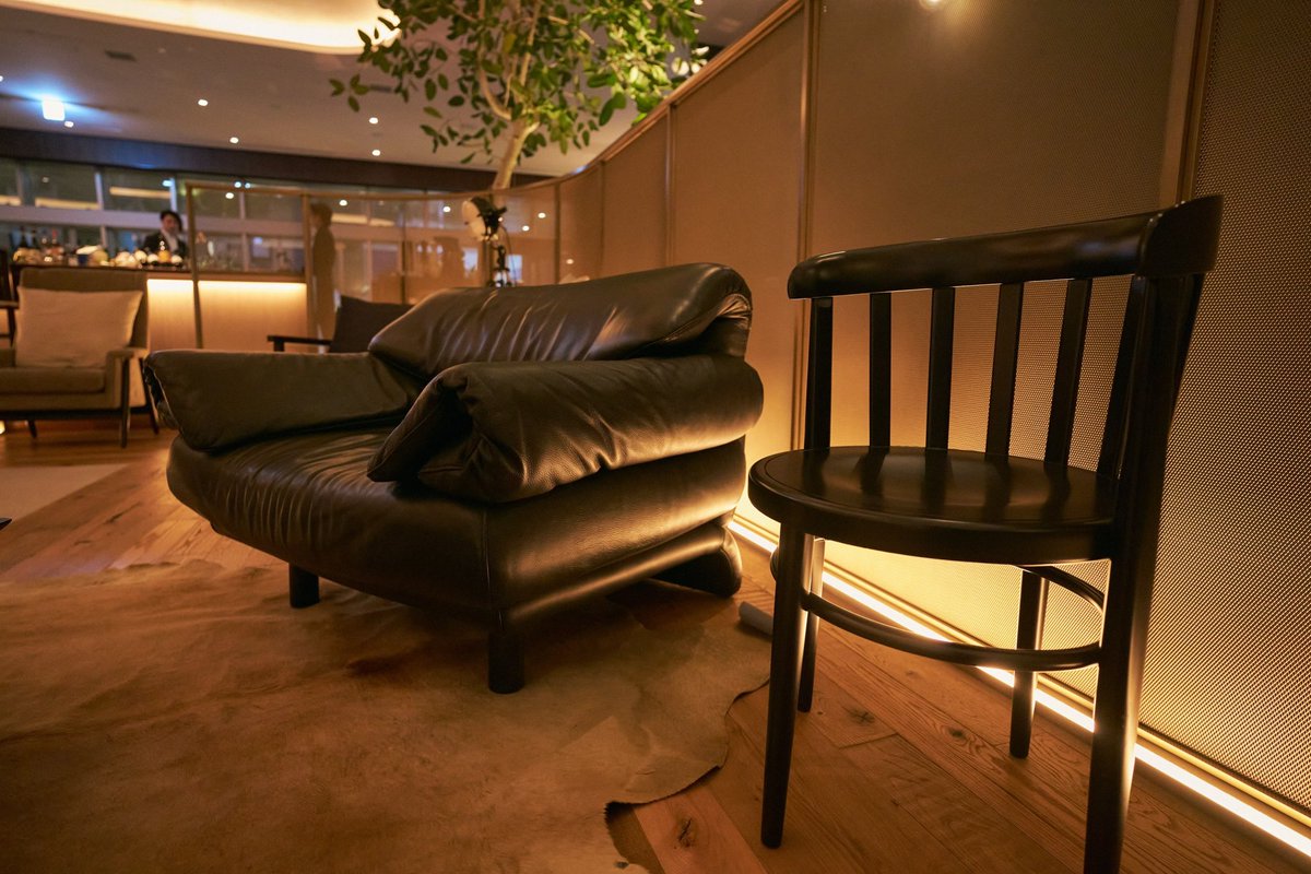 exstion's tweet photo. - EXSTION Wellness Club -

Collective loungeは、施設のHUBとなり、唯一無二のサードプレイスとして、会員様と会員様を繋ぐ.

新進気鋭のアーティストによるアート展示と、細部までこだわったインテリアの数々が会員様の感性を刺激します.

#exstion #membershipclub #tokyoart 
#art #wellness https://t.co/KeF0lbcbHD