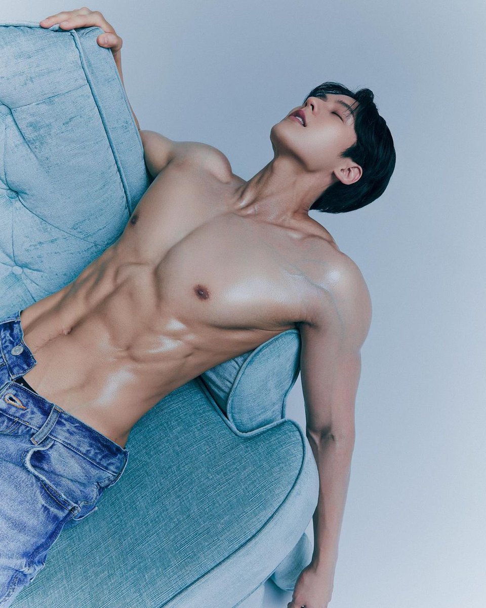 PopBase's tweet photo. BTOB's Minhyuk for Naive Studio in new photo. https://t.co/bpcE0T5ZyL