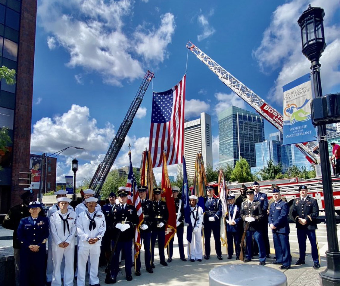BostonFire's tweet photo. Honor and Remember the Brave Men and Women not only on Veterans Day but everyday ,for the sacrifices they made for us . https://t.co/TMHBuk1SKQ