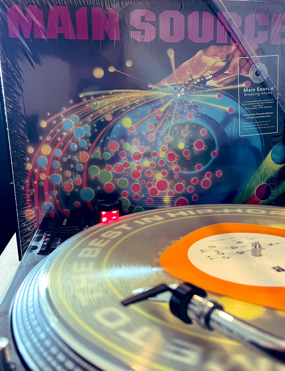 MaxBoor's tweet image. THE classic! #MainSource #BreakingAtoms! Vinyl Me, Please, exclusive pressing with a sweet 7” I just brought back from London! Once again I gotta thank my main man Dave from @ARecordShop for keeping this one for me! Bump that shit! 💥💥💥
#vinyl #vinyl4dayz #vinyljunkie #hiphop