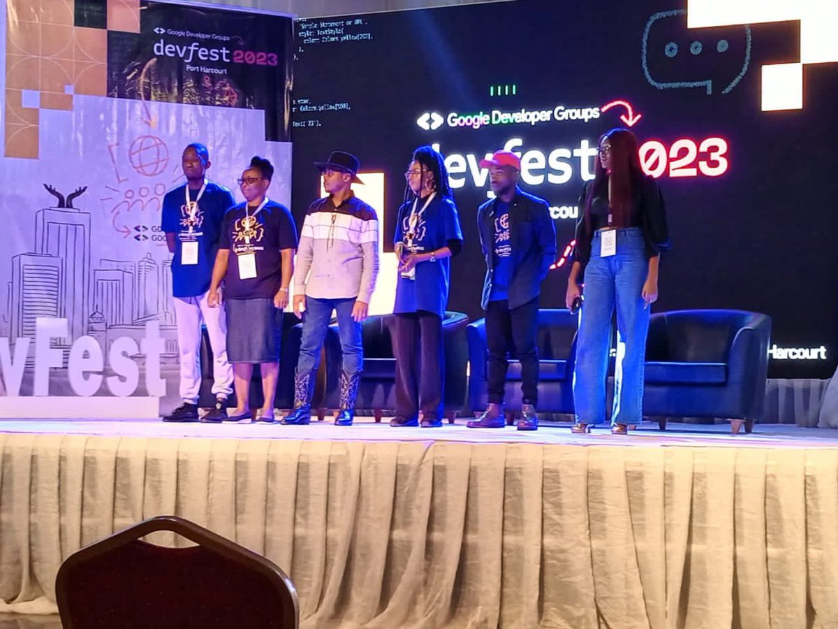 __deb_by's tweet image. Meet some of the organizers of DevFestPH 2023 😍 Peep me at the far right! 🤭

@maebasmrt @peculiarpec @JoyAkhanolu @Duffygoogle @Joklinztech @philipobiorah @tech_bella 

#DevFestPH #DevFestPH2023 @gdgcloudph