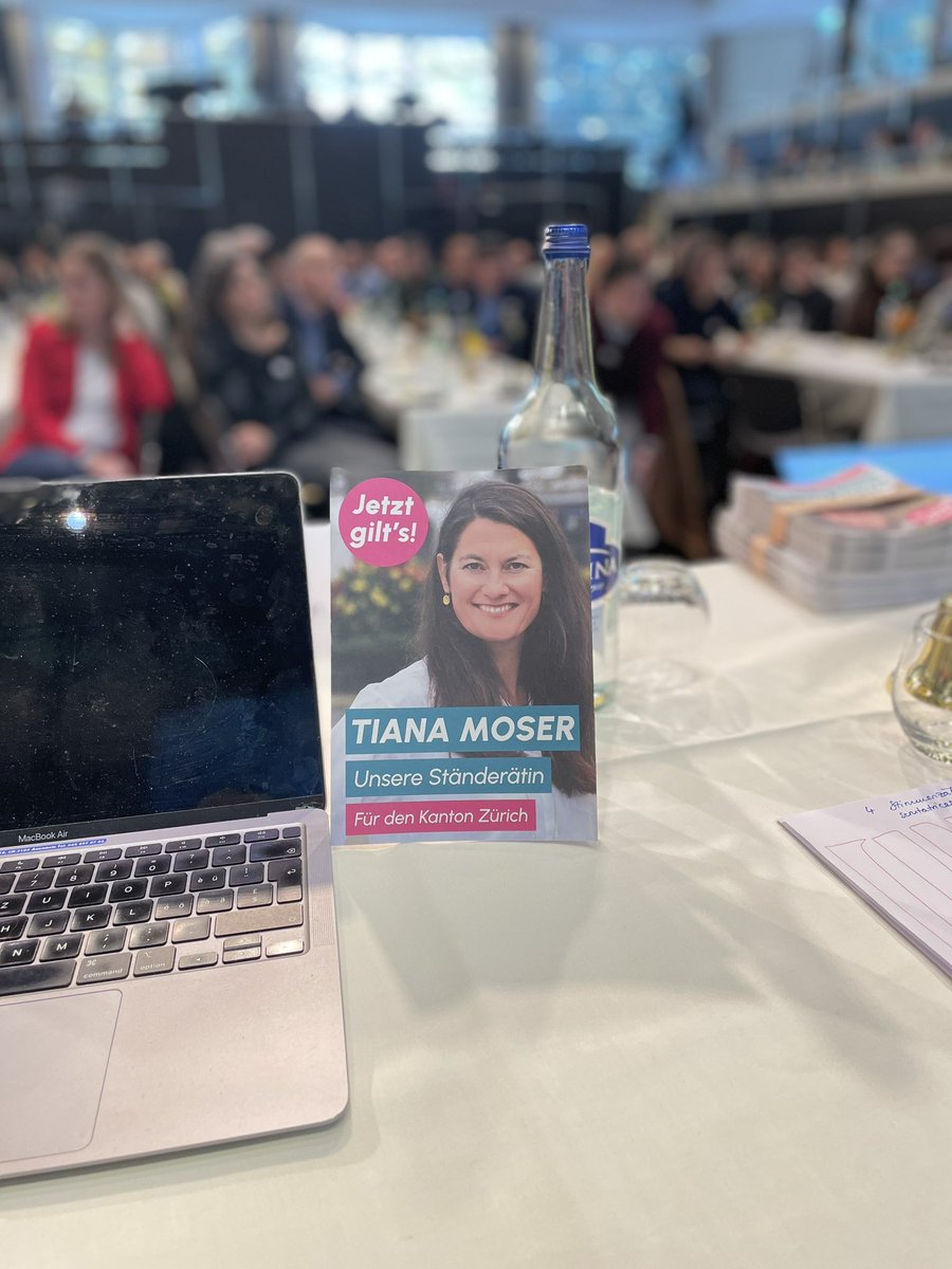 beatflach's tweet photo. An der #DVglpCH wünschen wir @tiana_moser viel Erfolg im zweiten Wahlgang im Kanton Zürich! 💚💙#GoVote #TeamTiana #GoVoteNow https://t.co/dYsRwBVxjR