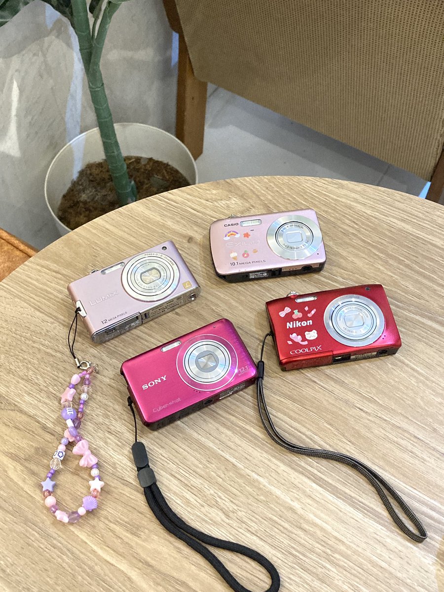 4k1shi's tweet photo. pink digis up on my shop! check out @/digi__au on ig 🍓 

wts lfb digicam ph digital camera lf digicam wtb lfs sony cybershot nikon coolpix lumix casio exilim https://t.co/gxPHstlfAt