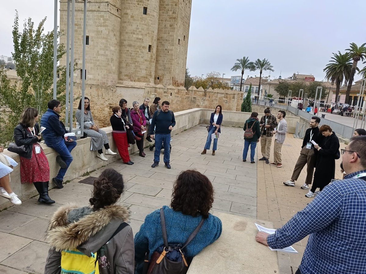 Durante nuestro 3er día de congreso #SAMFYC2023 hemos desarrollado una actividad muy original: PHOTOVOICE donde los profesionales de #MFyC realizan un mapeo de activos por la zona sur de la ciudad de #CordobaEsp