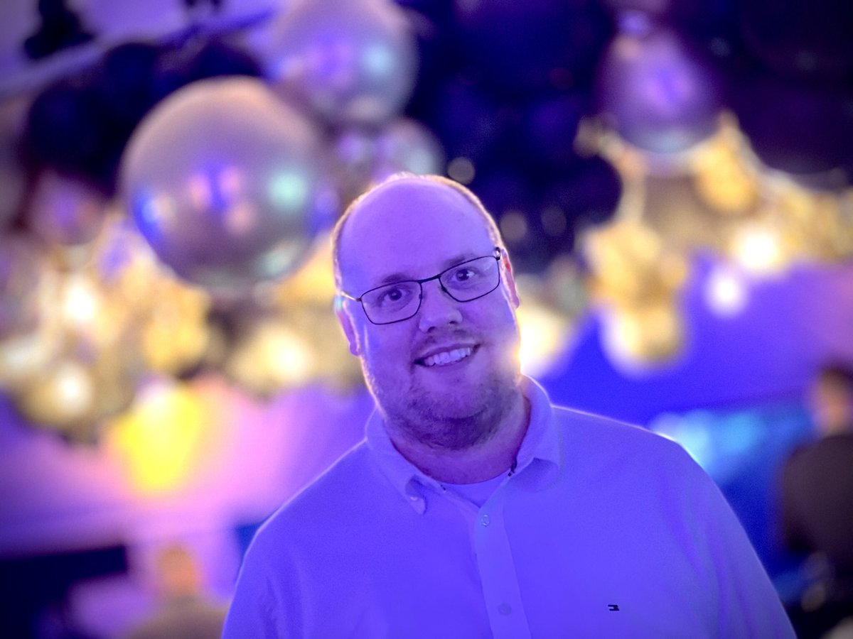 Fab evening at the Wrexham Business &amp; Community Awards. Congratulations to all the nominees and winners ⭐️. A special recognition needs to go to this chap, <a href="/205samr/">Sam Regan</a> and his team <a href="/LemonTreeHotel/">The Lemon Tree</a>, for the fantastic meal! Well done everyone involved!  #Wrexham is amazing! ❤️😊🏴󠁧󠁢󠁷󠁬󠁳󠁿