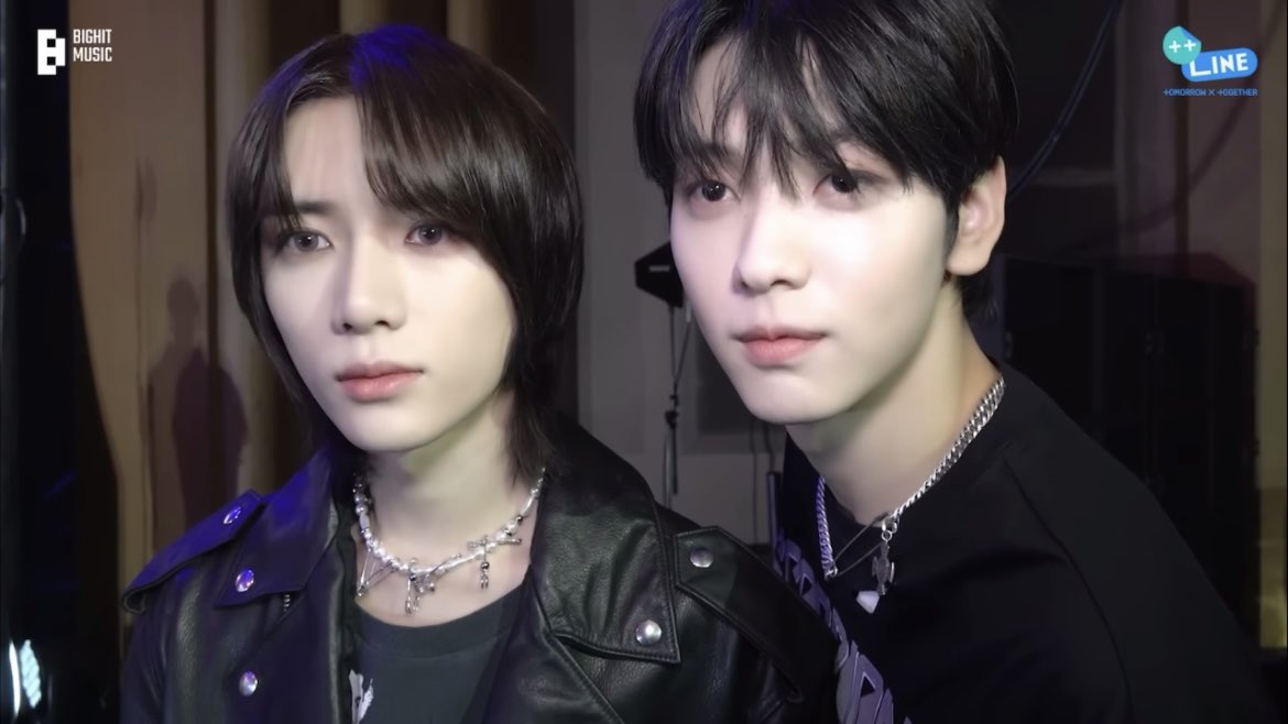 얼굴 체크하는 단짝즈