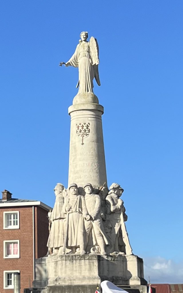 En ce #11novembre, nous honorons le courage et le sacrifice de ceux qui ont combattu pendant la Première Guerre mondiale. Souvenons-nous de leur dévouement pour la liberté.
Souvenons-nous de l’horreur de la guerre 
#Amiens 
#CentAnsDeLaFlamme 
#Armistice