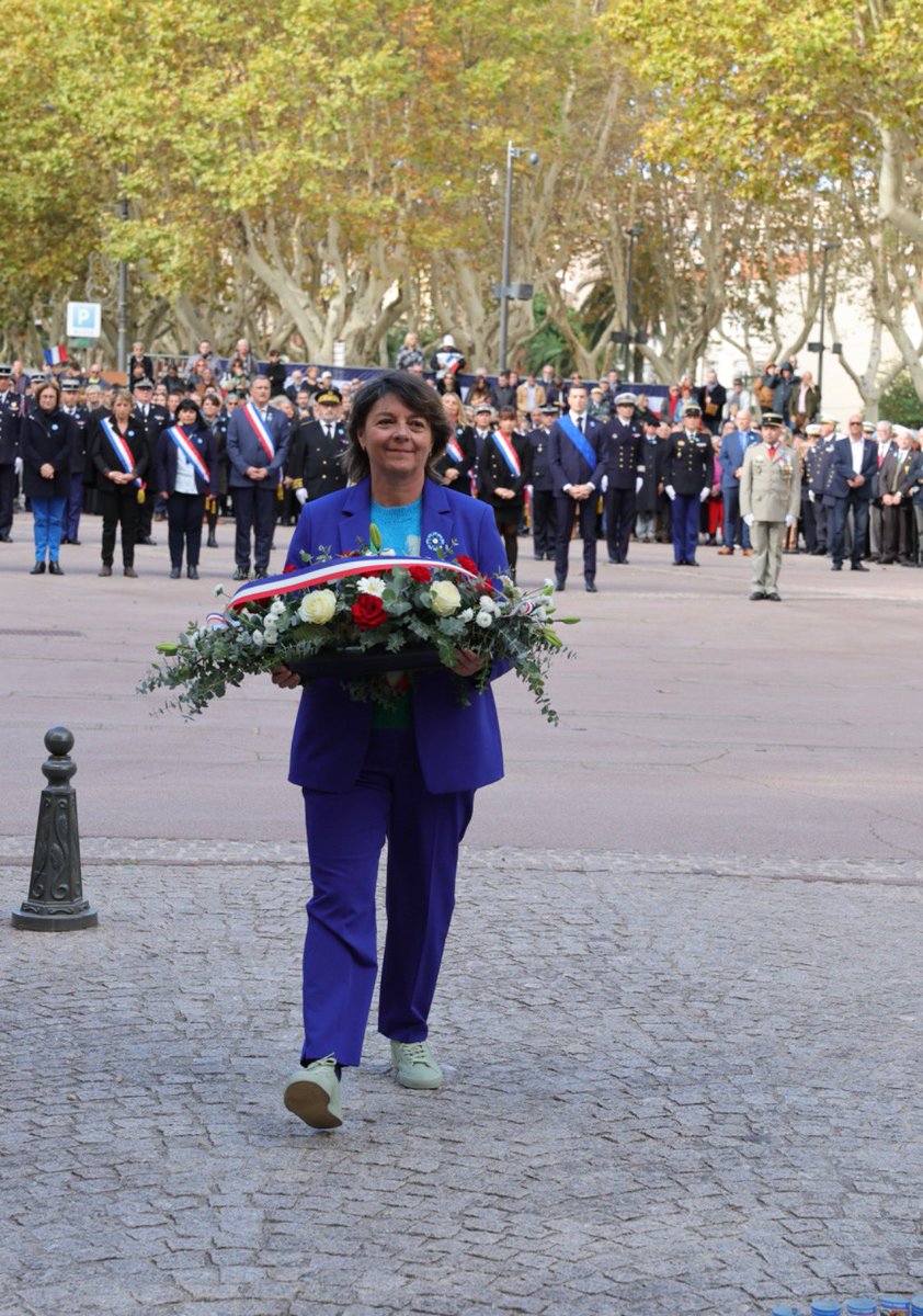 Agneslangevine's tweet image. 🇫🇷 #11Novembre #Perpignan 
Avec @CaroleDelga partout en @Occitanie nous pensons aux blessés, aux morts, aux familles meurtries par les horreurs de la guerre. 
En ce jour de #commémoration, nous rendons hommage à celles et ceux qui luttent pour nos si chères valeurs républicaines.