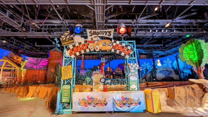 USJ なう 最後の「スヌーピーのグレートレース」を見にきました。11月