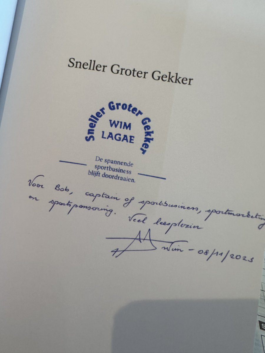 Bovano's tweet photo. De zaterdag wordt opgeleukt met een schitterend cadeau van Belgisch vakbroeder Wim Lagae! Wát een topboek voor iedereen met passie voor sport &amp; marketing én iedereen die wil genieten van een inkijk in de sportwereld bij onze Zuiderburen! #SnellerGroterGekker https://t.co/ou9fTAlu36