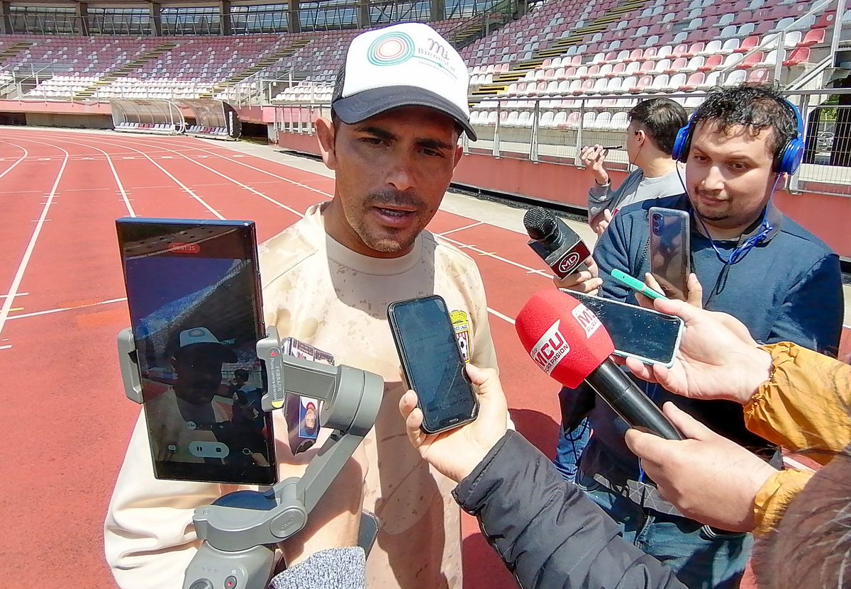 CUenelcorazon's tweet photo. "He visto mejoras en lo individual y lo colectivo"

En la antesala del juego vs. Everton, Miguel Riffo confía en lo que puedan hacer sus dirigidos este domingo en Viña del Mar.

https://t.co/KO67qGNWeS https://t.co/J8UnolqgWW