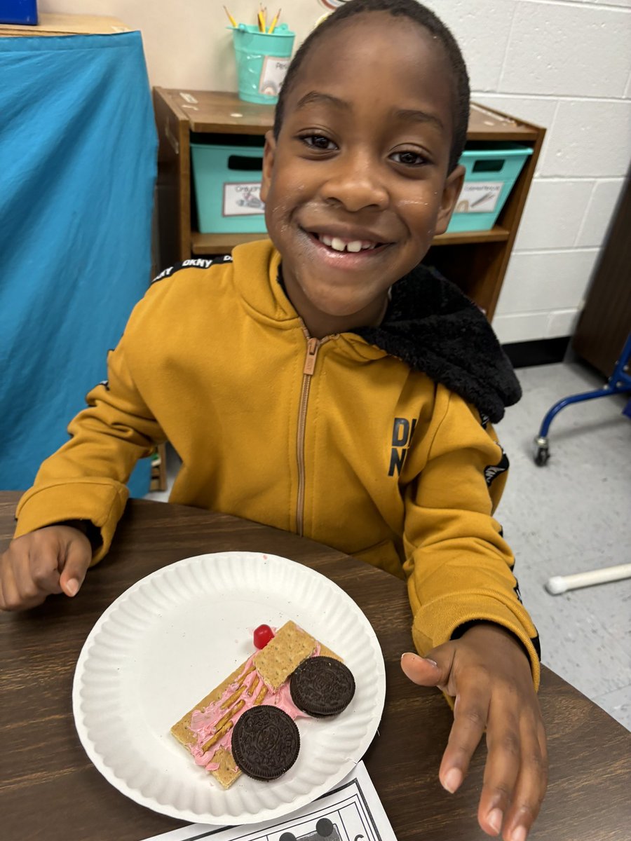 We made fire trucks in cooking this week! #RESBelieves #ElevateStafford <a href="/RockhillES/">Rockhill Elementary</a>