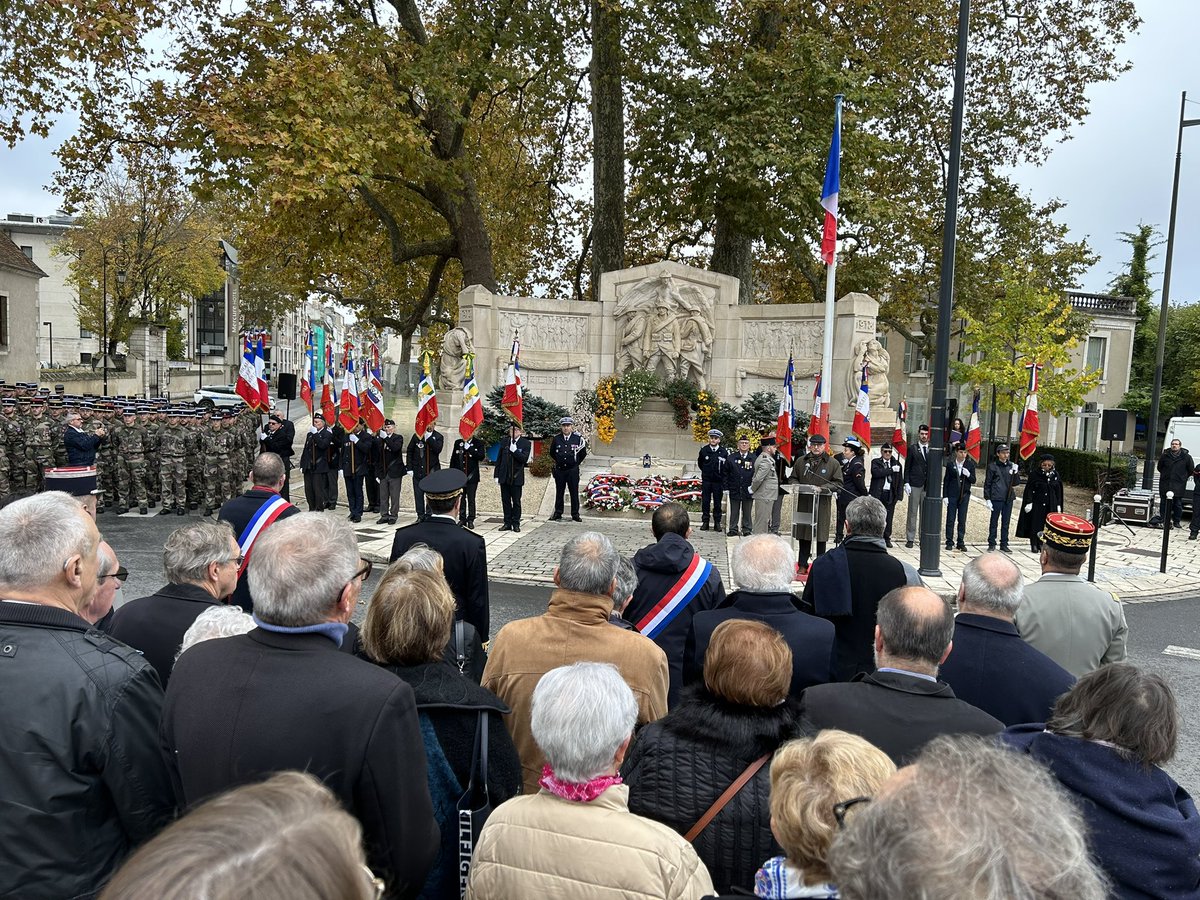PascalBlanc_'s tweet image. Comme chaque année j’étais présent à la cérémonie du 11 novembre afin de célébrer l’Armistice de la Première Guerre Mondiale. 
C’est l’occasion de nous rappeler l’engagement des soldats français pour défendre notre République. 
#nepasoublier
#Bourges