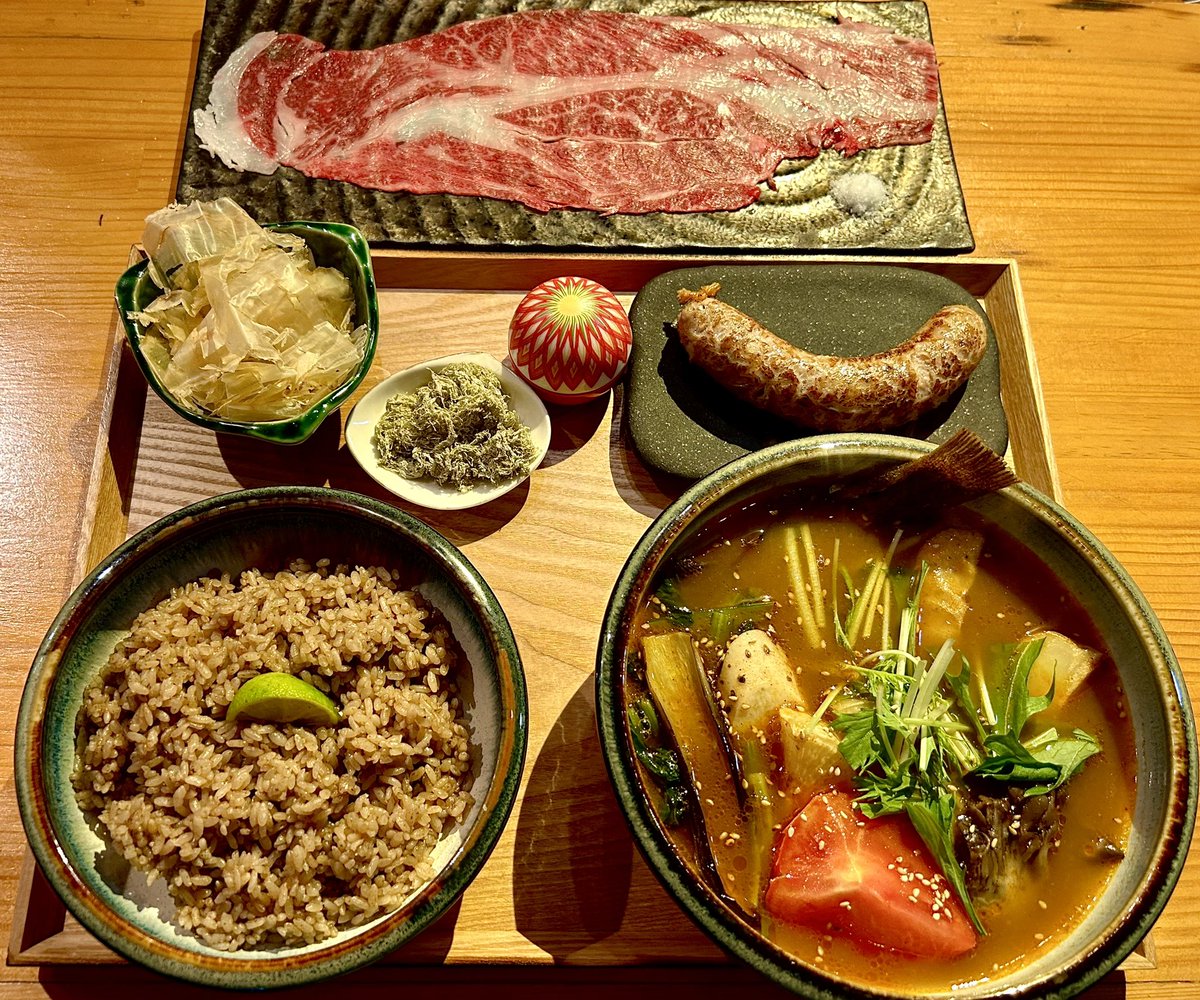 TadSuzy's tweet photo. すすきの狸小路「おだし食堂」で「極上出汁スープカレー御膳」と「十勝ハーブ牛炙り」！ https://t.co/EbK0NvhqqD