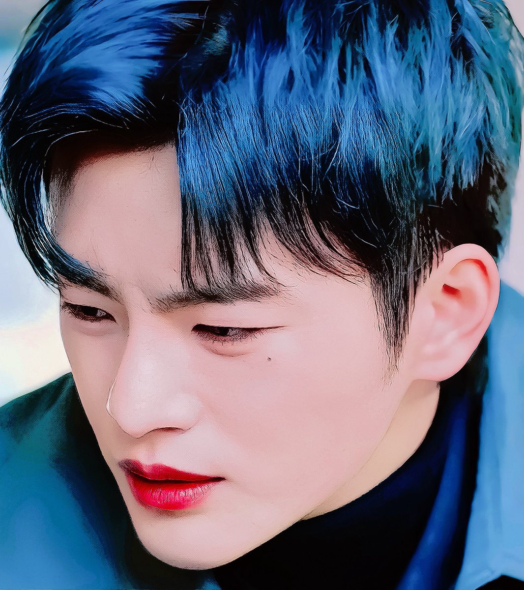 내가 쟤를 왜 보호했냐고? 쟤가 먼저 그랬으니까. 나도 신경 안 썼는데. 그냥, 하찮은 인간들이 말하는, 그냥. 저기서 쟤가 죽으면 세상을 끝낼 수 없으니까. … 나도 알고 싶긴 해. 정말 그냥인지. 아니면 도대체 무슨 생각인지.