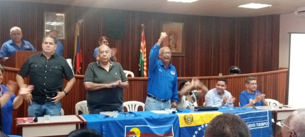 LenchoM's tweet photo. Señores de las Fuerzas Armadas Nacionales Bolivarianas de #Venezuela, en el caso del Esequibo, La Constitución les ordena defender la soberanía y los espacio geográficos del país, art 328.
NUNCA, un referendo consultivo.
¿QUE ESPERAN?
@ArmadaFANBVzla @vladimirpadrino @PrensaFANB https://t.co/lgabfTtsHW