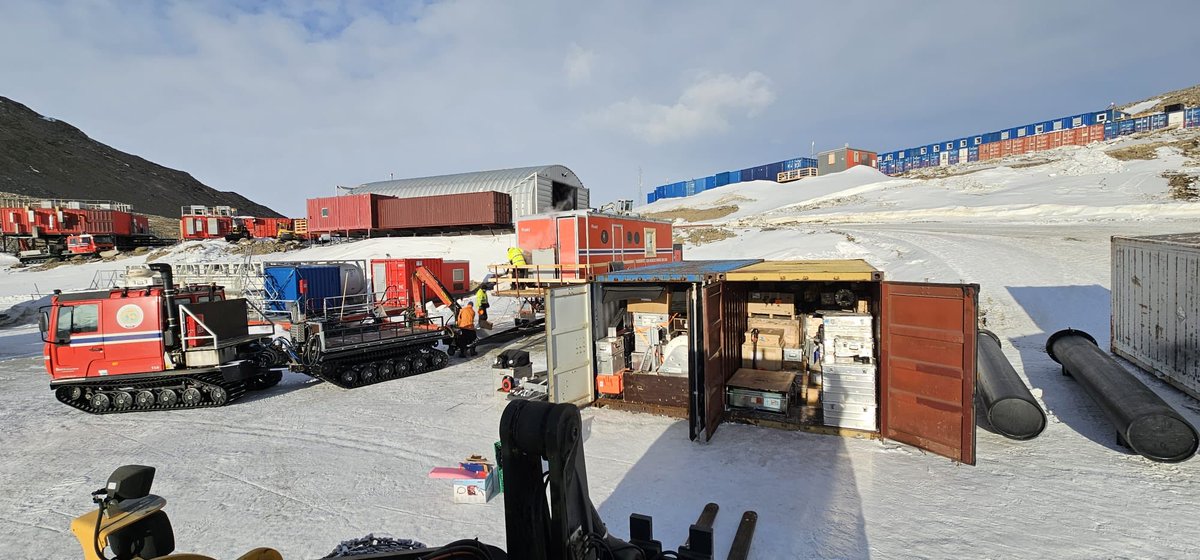 Hot Water on Ice (@hotwateronice) on Twitter photo Taking advantage of the nice weather, the advance party are making great progress packing the equipment containers. These will be pulled out to our drill site on Fimbul Ice Shelf by tractors <a href="/BAS_News/">British Antarctic Survey 🐧</a> <a href="/OceanSeaIceNPI/">Oceans & Sea Ice NPI</a> @NorskPolar Taking advantage of the nice weather, the advance party are making great progress packing the equipment containers. These will be pulled out to our drill site on Fimbul Ice Shelf by tractors <a href="/BAS_News/">British Antarctic Survey 🐧</a> <a href="/OceanSeaIceNPI/">Oceans & Sea Ice NPI</a> @NorskPolar