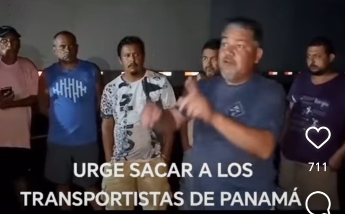 Transportistas de carga internacional atrapados por más de 18 días, siendo garantía de una lucha que no es de ellos.

Hay que aperturar las vías y garantizar que vuelvan a casa.
Estar lejos de su patria sin comida, dinero, medicinas y en precarismo obligado...!No es justo!