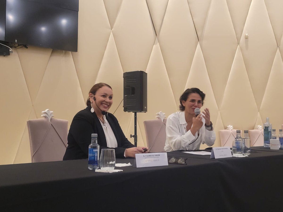 ➡️ Mejoramos la comunicación con los vecinos complicados con la ponencia de Sonia El Hakim, analista de comunicación no verbal. Nos enseña a interpretar y transmitir los mensajes adecuados en cada situación.