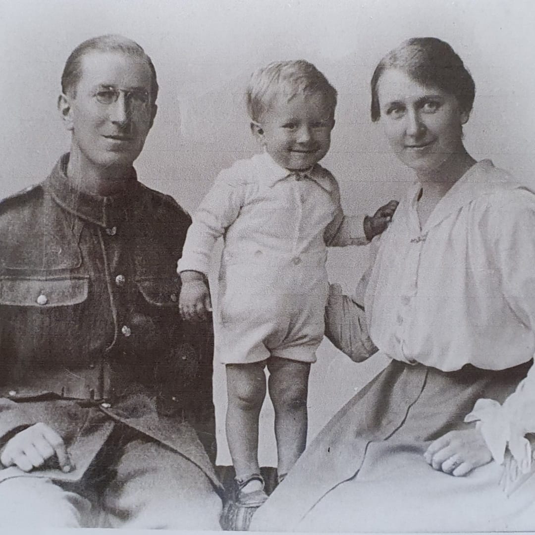 MuseumofCamb's tweet photo. As we commemorate Remembrance Day, we recall a reunion here at the Museum of Cambridge, where Susan Smith, the granddaughter of WWI veteran Private Leonard Lantiff Miller, received her grandfather’s Victory medal.

Read more about this story in our blog: https://t.co/A1Shml7owi https://t.co/95RESmxhXm