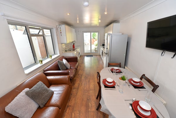 HMOLettingAgent's tweet image. 🏡 Transforming Challenges into Opportunities in Wandsworth 
Struggled with room sizes? We turned a potential hurdle into a unique feature—a home office! See how we made a 3-bed property into a 5-bed HMO earning £4500/month.

📖 Read More: hmolettingagent.co.uk/wandsworth-hmo…

#HMOConversion