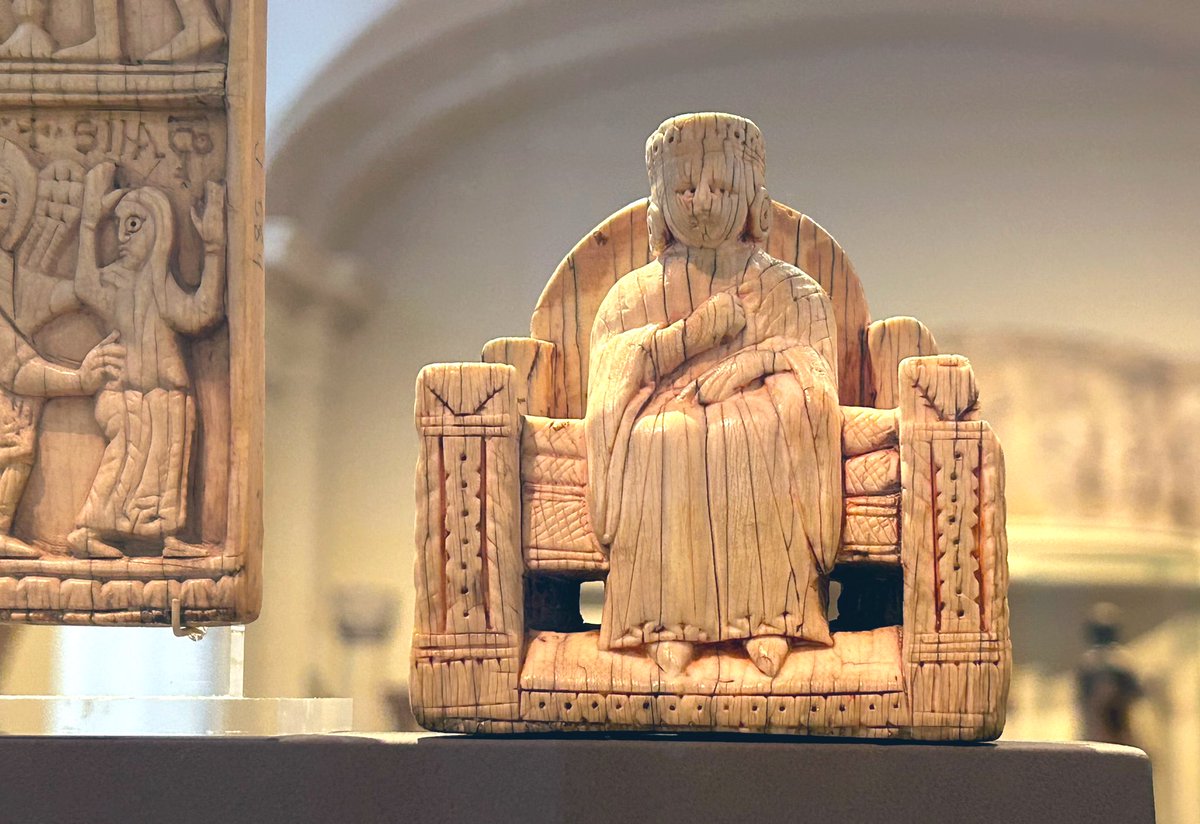 tanuki_cembalo's tweet image. Queen from a chess set, Southern Italy (Amalfi), c. 1100, ivory 
可愛すぎる。
#Bodemuseum
