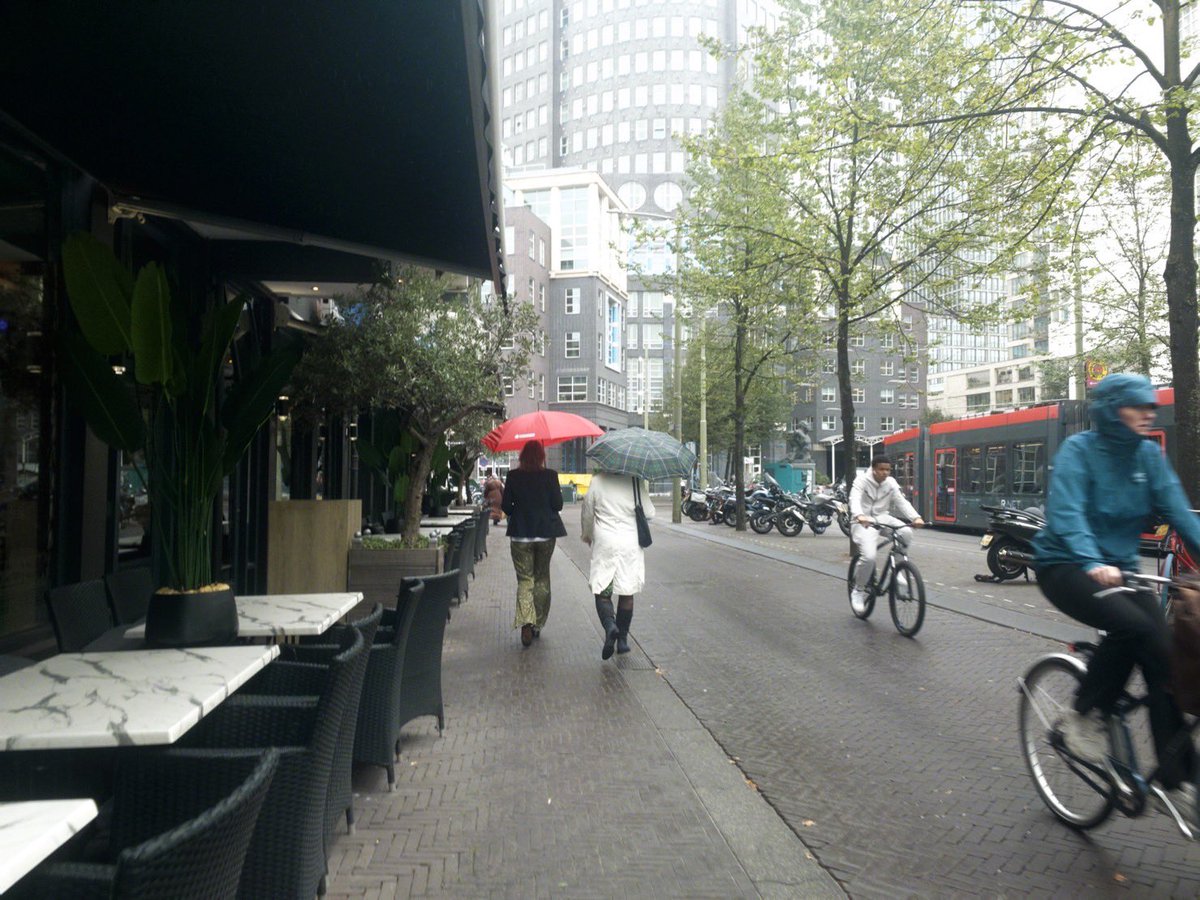 BACKPACKER_free's tweet photo. ✈BACK PACKER メンバーの旅日記

ハーグ  オランダ

国会開会パレードの日。
ロイヤルファミリーを乗せる黄金の馬車と人々の歓声。
それはまるでおとぎ話かのような光景。

HPへはこちら→BACKPACKER | 学生団体S.A.L. (https://t.co/GrBVd5CWRR) https://t.co/HpNGazvN5C