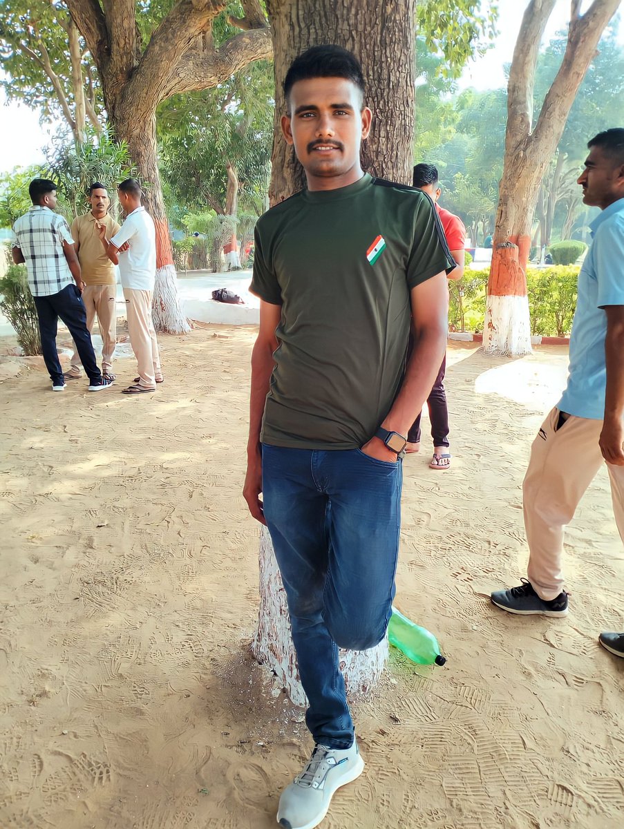 Br_Kekar04's tweet photo. काबिलियत मारेगी दुनिया के मुंह पर तमाचा
वरना लोग खुश होते हैं हमें बर्बाद होता देख। #copypest
#Raj_police https://t.co/bNBVaPSyck