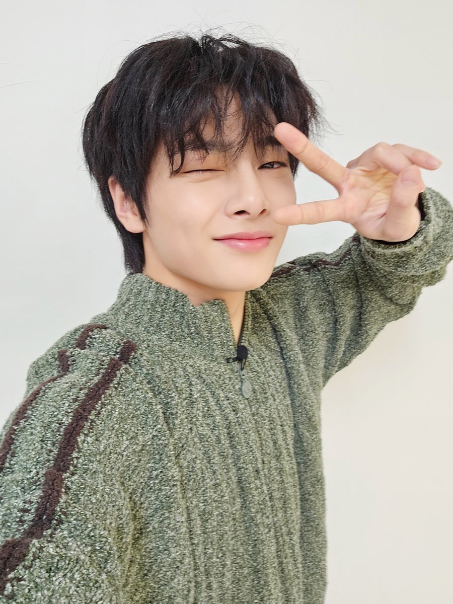 Stray_Kids's tweet photo. [SKZ-BEHIND📸]

시간은 흘렀어도 열정은 그대로❤️‍🔥
더 큰 꿈을 향한 모험은 앞으로도 계속됩니다🤸

https://t.co/LGlpJkBS0V

#StrayKids #스트레이키즈
#아이돌인간극장
#樂_STAR #ROCK_STAR
#락 #樂 #LALALALA
#StrayKidsComeback
#YouMakeStrayKidsStay https://t.co/lZywLdlKqL
