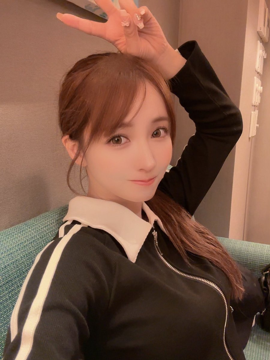 私服🖤

#GRL
#グレイル https://t.co/Iy4hvKmhLd