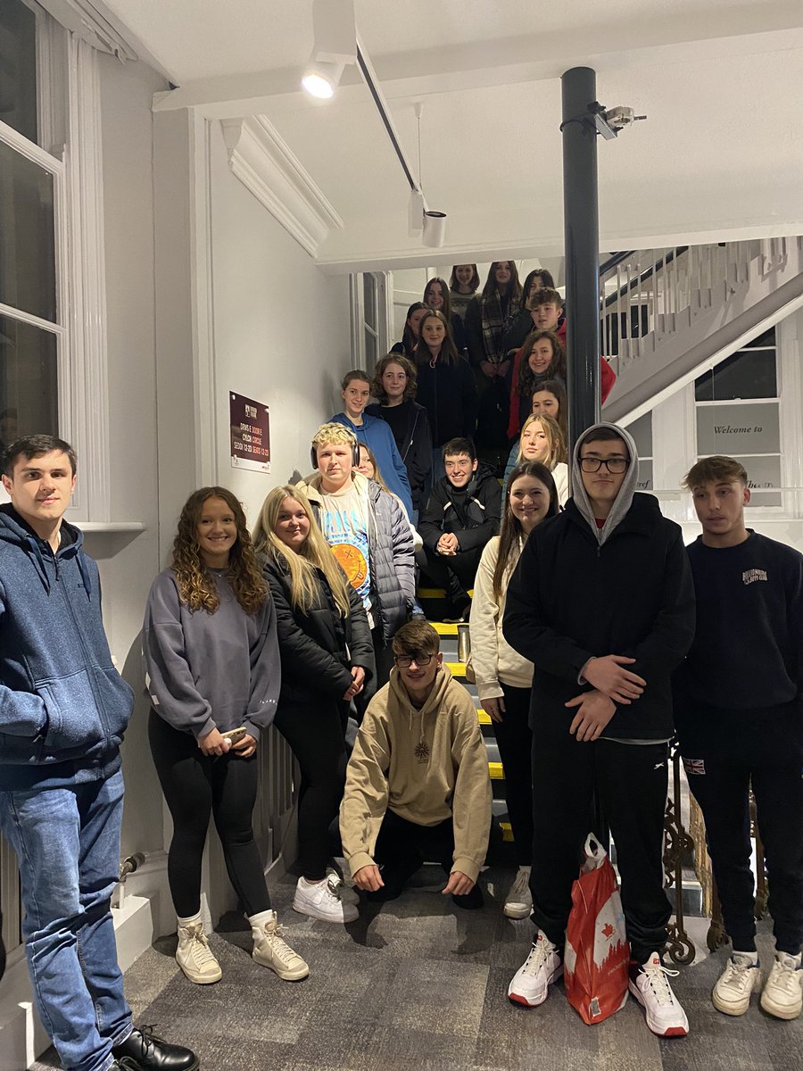 Noswaith hyfryd yn y theatr yn gwylio ‘Y Fenyw mewn Du’ gyda myfyrwyr bl 10,11,12 a 13! A lovely evening in the theatre last night watching ‘The Woman in Black’ with students from year 10,11,12 and 13! A spooky but excellent version of the play! @LearnWithMCS @theatrnanog