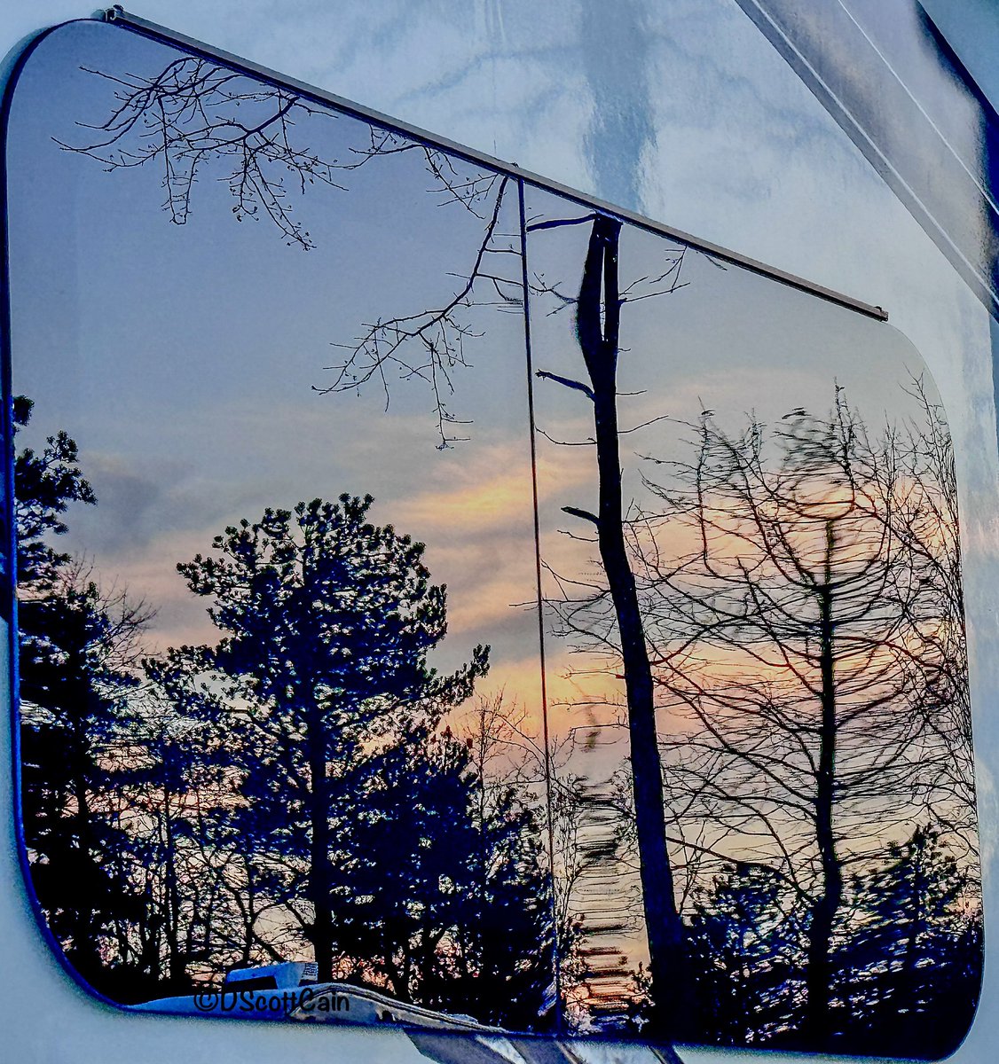 Reflections during sunrise, cool view atop the mountain. #outdoorphotography #outdoorlife #outdoors #michauxstateforest #pennsylvaniabeauty #naturephotography #nature #fallseason2023 #sunrises #sunrisesoftwitter #sunrise #sunriseporn #sunriselovers