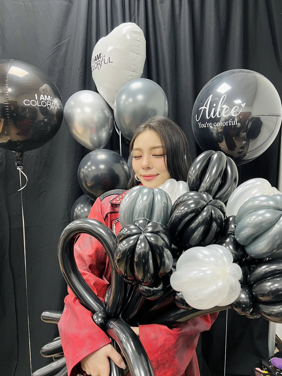 itzailee's tweet image. [📸]
231111 | #2023_Ailee_IAMCOLORFUL_ULSAN

오늘도 아주 뜨거운 열정과 떼창이 엄청났던 울산!
덕분에 신나고 해피하게 무대했어요!🤭
에너지 가득 안고 행복한 추억 만들고 가요❣️

#에일리 #Ailee