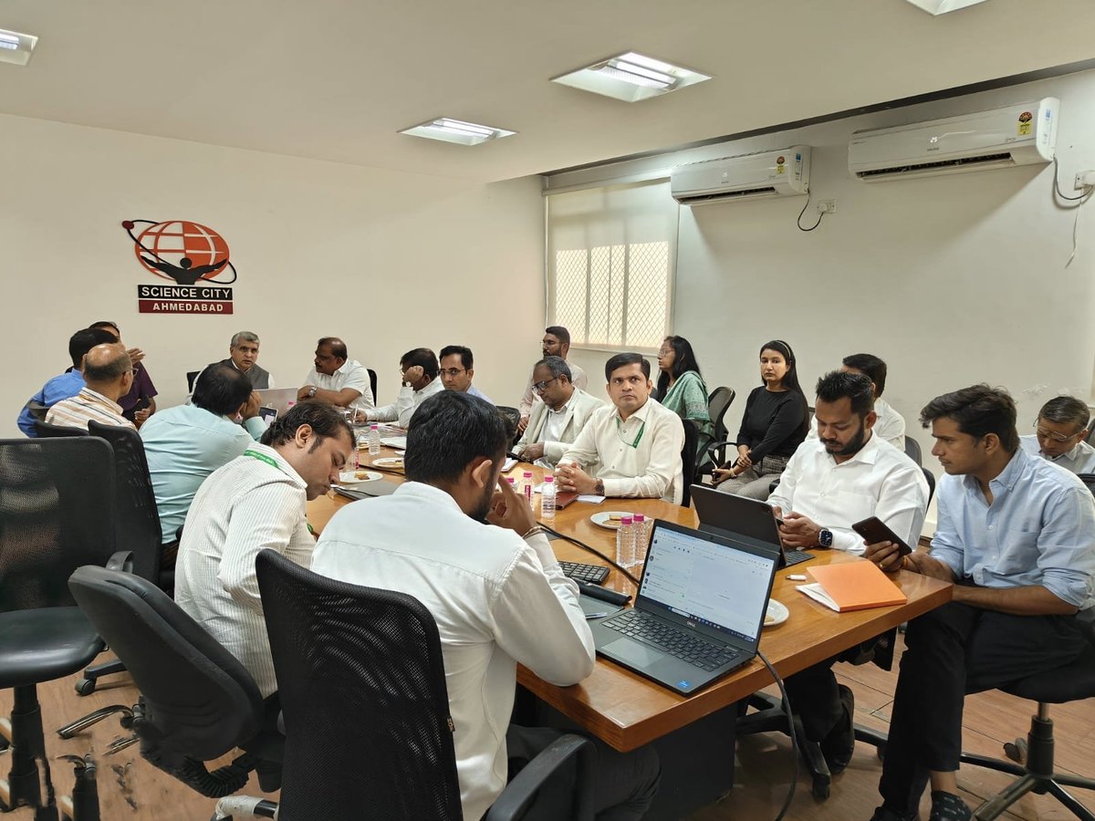 FisheriesGoI's tweet photo. Union Secretary, DoF, GoI, Dr. Abhilaksh Likhi reviewed preparedness for the upcoming Global Fisheries Conference India 2023 through hybrid mode. During this review meeting Senior officers from DoF, GoI, NFDB, officials of DoF, Gujarat https://t.co/iBlCal6oqC